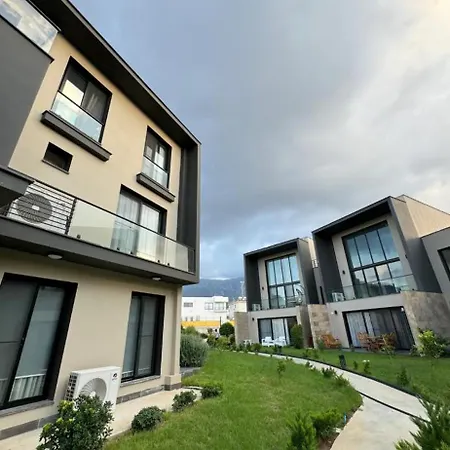 Penthouse With Swimming Pool アパート